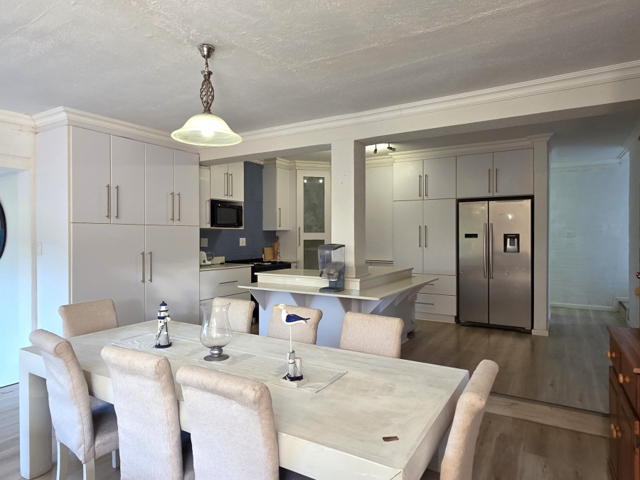 5 Bedroom Property for Sale in Wavecrest Eastern Cape